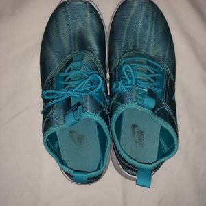 Nike reflective tennis shoes